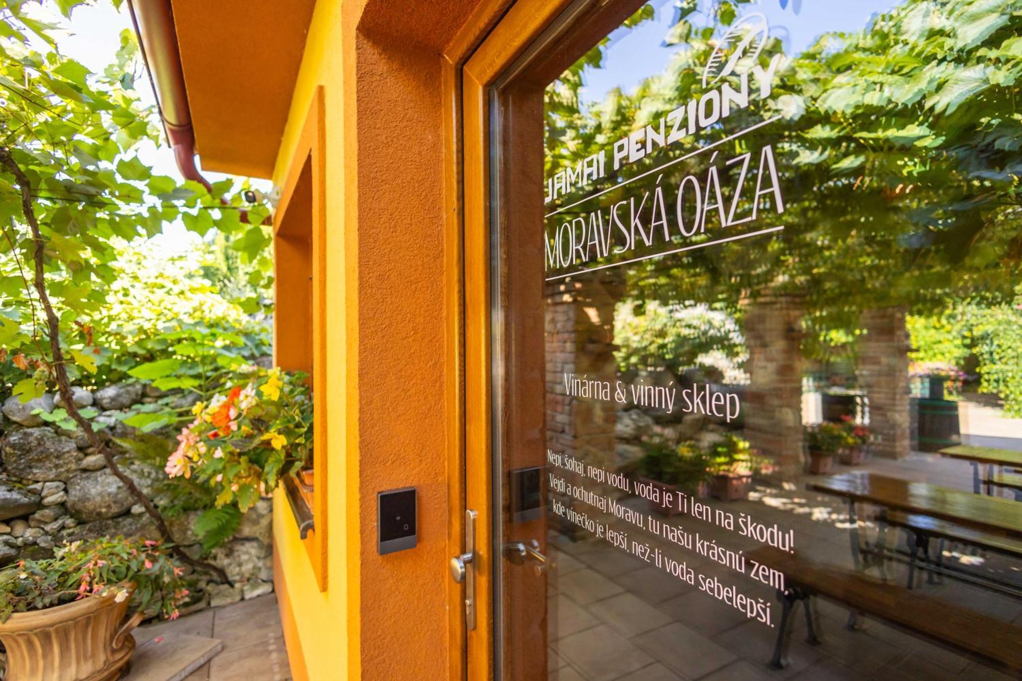 Penzion Moravská oáza Valtice Exterior foto